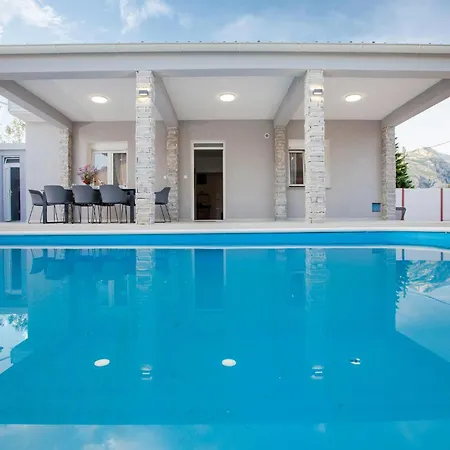 Pet Friendly In * Seline