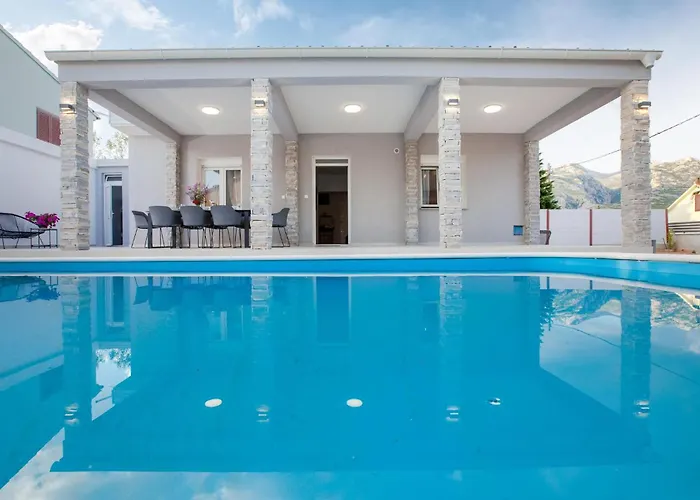 Pet Friendly In * Селине